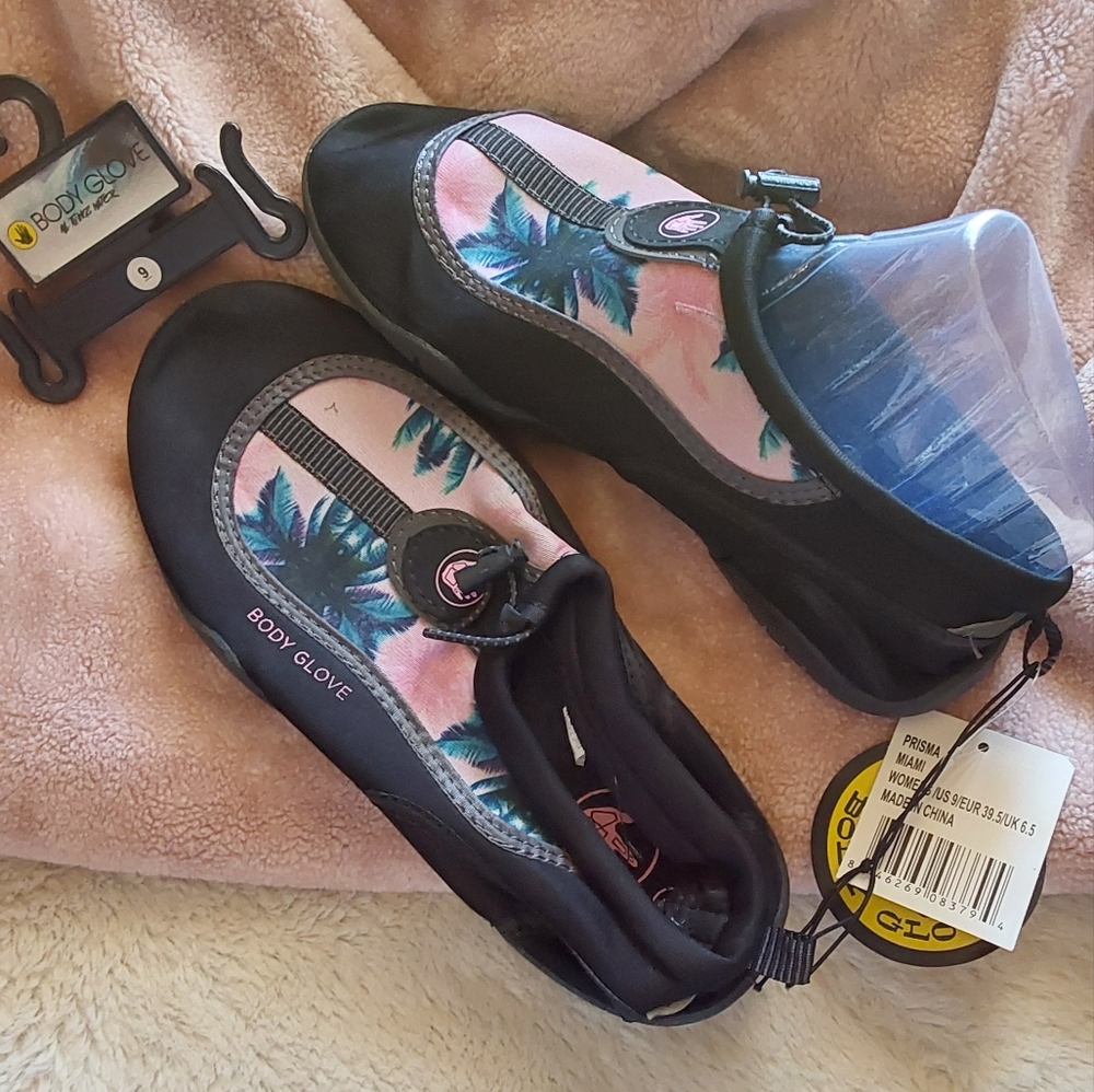 🌺 NWT Body Glove Women's Black and Pink Water Shoes